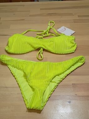 NWT Dippin Daisys Neon Yellow Christina Bikini 2 Pc Set Swimsuit Women's Size XL